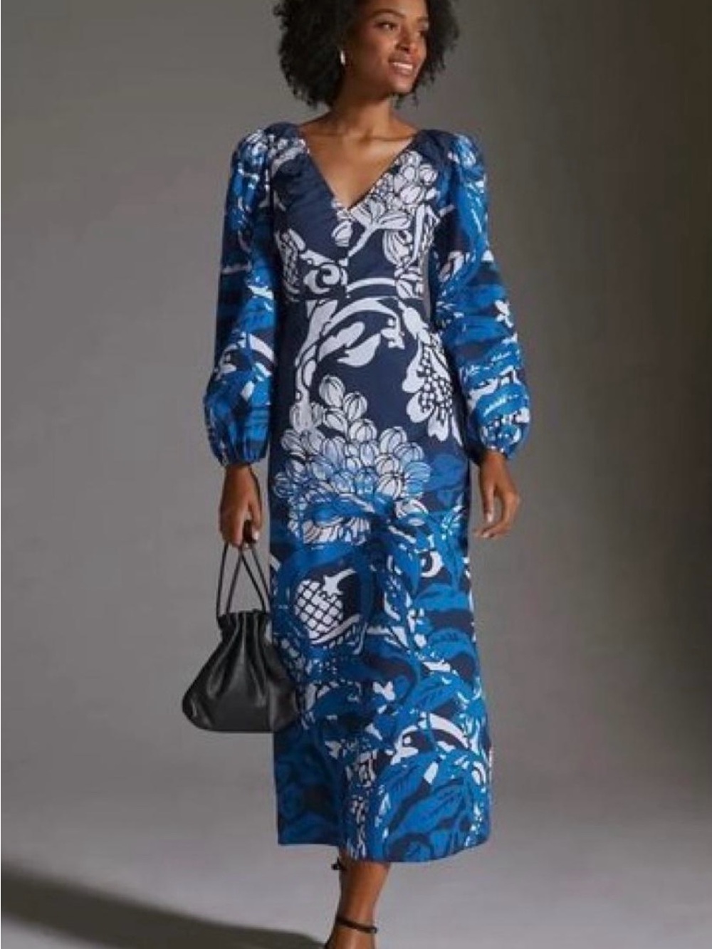 Anthropologie Roopa Pemmaraju Artisan Crafted, 100% cotton. Small. Blue Flowers